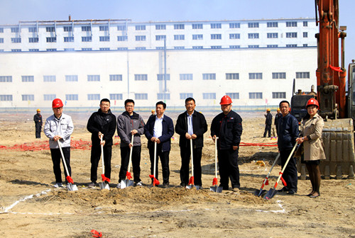 The ceremony was held to celebrate the annual output 30,000 tons of high-grade refractory materials project.</a>